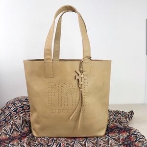FRYE / Carson Logo Perforated Tote Banana …